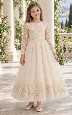 Langärmeliges champagnerfarbenes Blumenkleid in A-Linie mit Tüllspitzenoberteil und Bordüre, knöchellang.