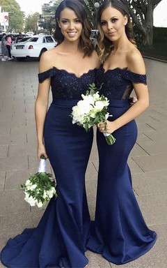 Robe de demoiselle d'honneur bleue sirène sans manches à épaules dénudées et ornée d'appliqués