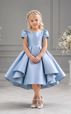 Blumenmädchenkleid, himmelblau, Satin, A-Linie, kurze Ärmel, Rundhalsausschnitt, Teelänge, Schleifendetail