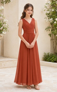 Elegante vestido de dama de honor juvenil sin mangas, de gasa color bermellón, con escote en V y corte en A, largo hasta el suelo.