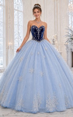 Robe de bal de princesse bleu ciel d'hiver, bustier cœur en velours, corset en dentelle flocon de neige, sans bretelles, à encolure cœur, ornée de flocons de neige.
