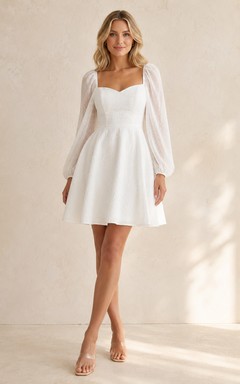 Kurzes, modernes, modernes Brautkleid aus Organza mit quadratischen Puffärmeln und Falten aus Organza