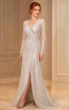 Vestido de noche formal modesto plateado con escote en V cruzado, manga larga y abertura