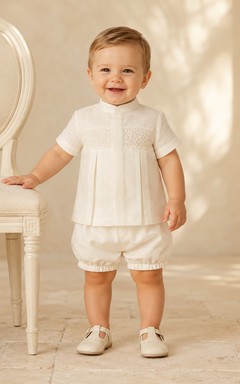 Conjunto de dos piezas para bautizo de bebé niño, color marfil, con babero de encaje, cuello Peter y manga corta.