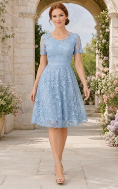 Himmelblaues, florales Spitzenkleid mit Schmucksteinen, kurzen Ärmeln, Teelänge, A-Linie