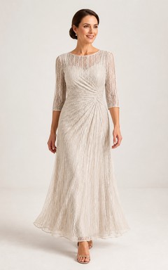 Robe de mariée texturée et sobre pour femmes mûres, coupe trapèze, manches trois-quarts, en dentelle texturée, longueur cheville, col bateau.
