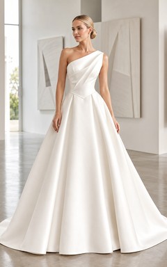 Robe de mariée minimaliste en satin, robe de bal asymétrique sans manches à traîne.