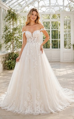 Robe de mariée trapèze en tulle et dentelle florale à épaules dénudées et manches courtes