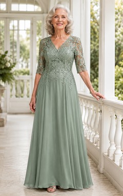 Celadonfarbenes Mutterkleid mit V-Ausschnitt, Dreiviertelärmeln aus Spitze und A-Linie – romantischer Gartenstil