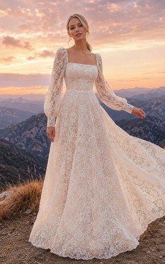 Robe de mariée trapèze en dentelle à col carré et manches bouffantes