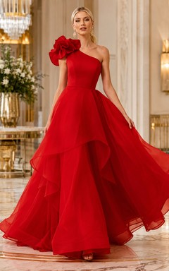 Lujoso vestido de fiesta formal de organza rojo con un solo hombro, estampado floral, volantes en cascada y corte asimétrico.