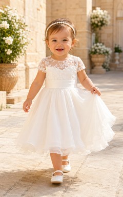 Taufkleid für Babys und die Taufzeremonie: A-Linie, Teelänge, Rundhalsausschnitt, kurze Ärmel, Tüllspitze, Schleife am Rücken, Knopfleiste am Rücken, weicher Tüllrock