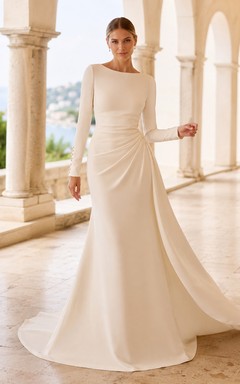 Robe de mariée moderne fourreau en satin plissé à manches longues et traîne courte, style bateau