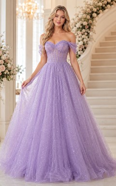 Lavendelfarbenes Glitzer-Tüll-Abendkleid mit schulterfreiem Ausschnitt und Herzausschnitt