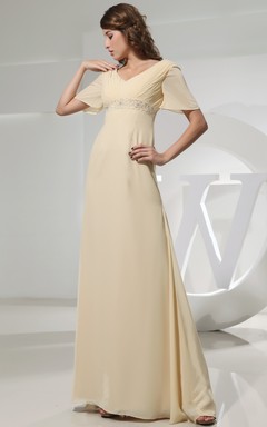 Chiffonkleid, bodenlang, trägerlos, mit Raffungen und Perlenstickerei