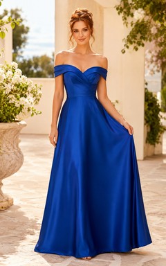 Vestido de noche azul marino de satén, corte en A, hombros descubiertos, manga corta, largo hasta el suelo.