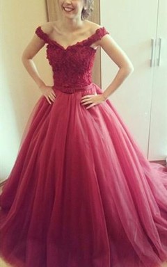 Prinzessinnen-Abendkleid mit zarten Spitzenapplikationen, schulterfrei, Schnürung