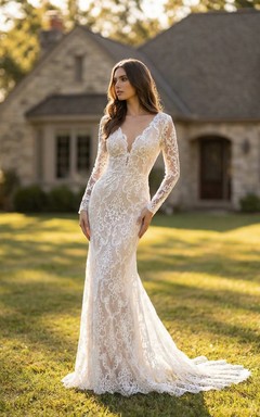 Robe de mariée en dentelle coupe sirène et évasée, manches longues, décolleté en V profond, effet illusion
