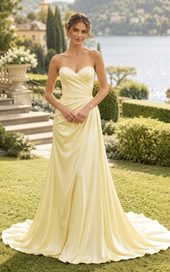 Vestido de novia de satén drapeado de corte catedral, sin tirantes, escote corazón, color amarillo narciso