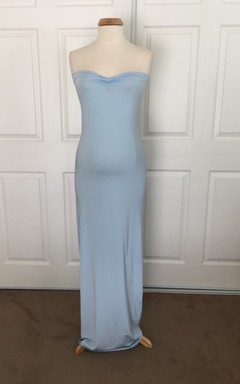 Robe fourreau sans manches en jersey à décolleté cœur