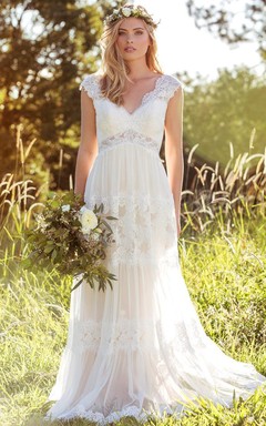 Robe de mariée longue à col en V et manches courtes, ornée de dentelle et de tulle appliqués