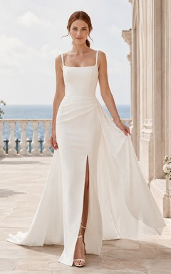 Vestido de novia de satén para la playa, corte recto, escote cuadrado, sin mangas, cola larga y abertura.