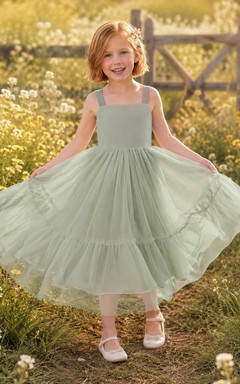 Salbeigrünes, eckiges Spaghettiträger-Tüllkleid in Teelänge mit A-Linien-Schnitt für Blumenmädchen bei Gartenhochzeiten