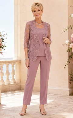 Traje formal de tres piezas para madres de novias mayores modestas con chaqueta de encaje y pantalón.