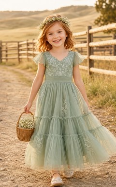 Blumenmädchenkleid aus Salbeigrüner Spitze und Tüll, A-Linie, kurze Ärmel, V-Ausschnitt, wadenlanger Stufenrock