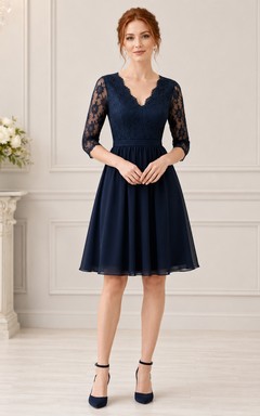 Robe de soirée bleu marine en mousseline de soie à col en V et manches trois-quarts en dentelle, longueur genou, col en V et col en V, manches trois-quarts.