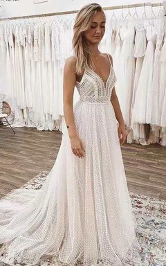 Robe de mariée empire exquise en dentelle spaghetti, coupe trapèze, style plage.