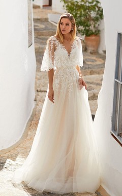 Fließendes Brautkleid aus Tüll im Empire-Stil mit V-Ausschnitt, halben Ärmeln und A-Linien-Schnitt