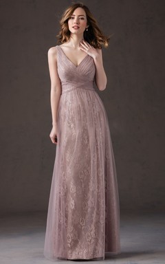 Robe de demoiselle d'honneur sans manches à col en V et coupe trapèze, ornée de tulle et de plis