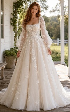 Robe de mariée champêtre en tulle, coupe trapèze, épaules dénudées, manches bouffantes, traîne chapelle, dos corset lacé