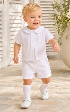 Conjunto de bautizo blanco de manga corta con cuello Peter y pliegues para bebé niño.