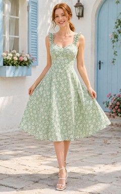 Vestido de fiesta romántico sin mangas, de corte A y largo hasta la rodilla, con estampado floral menta y escote corazón.
