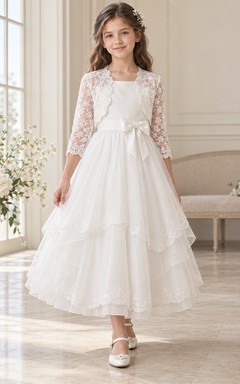 Vestido de niña de flores blanco de corte A con encaje y tul, manga tres cuartos y volantes, hasta la rodilla.
