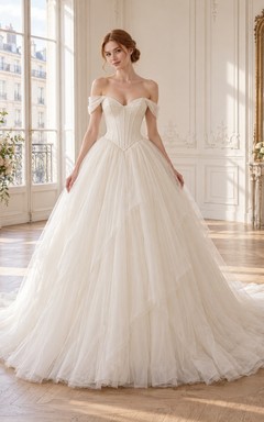 Robe de mariée vintage à épaules dénudées, bustier cœur, corset et longue traîne en tulle superposé