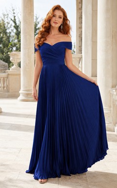 Königsblaues schulterfreies, plissiertes Chiffonkleid