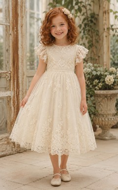 Robe de demoiselle d'honneur en dentelle ivoire, coupe trapèze, manches courtes, col rond, longueur midi