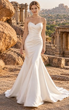 Schlichtes, trägerloses Brautkleid mit Herzausschnitt, Raffungen, Meerjungfrauen-Schleppe und Satinstoff