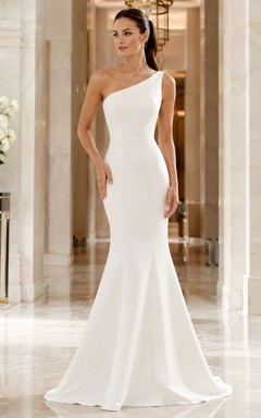 Elegantes Brautkleid aus Satin mit One-Shoulder-Ausschnitt, Meerjungfrauen-Schleppe und bodenlangem Schnitt.