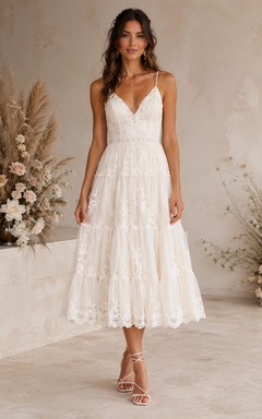 Robe de mariée d'été vintage princesse, coupe trapèze, sans manches, col en V, tulle et dentelle à volants, longueur thé, blanche