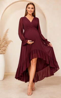 Vestido formal de gasa burdeos de manga larga con escote en V y bajo asimétrico, ideal para embarazadas.