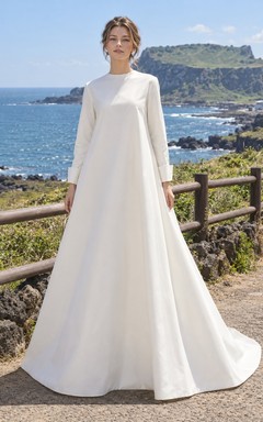 Schlichtes, elegantes Brautkleid mit langen Ärmeln, hohem Kragen und Trapezausschnitt