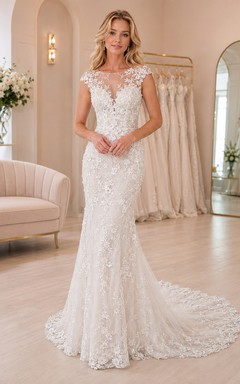 Brautkleid im Meerjungfrauenstil mit Perlenbesatz, kurzen Ärmeln und Spitze