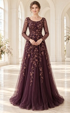 Vestido de noche de tul bordado floral, manga larga, cuello redondo y color ciruela.