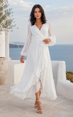 Vestido bohemio de gasa blanca con escote en V, manga larga y corte en A hasta los tobillos.