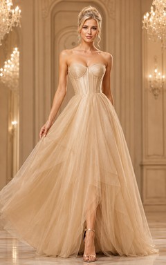 Luxuriöses champagnerfarbenes, trägerloses Ballkleid mit Herzausschnitt, Tüllkorsett und Korsett für den Gerichtssaal
