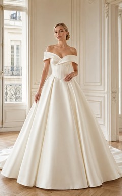 Robe de bal classique en satin à épaules dénudées et traîne chapelle